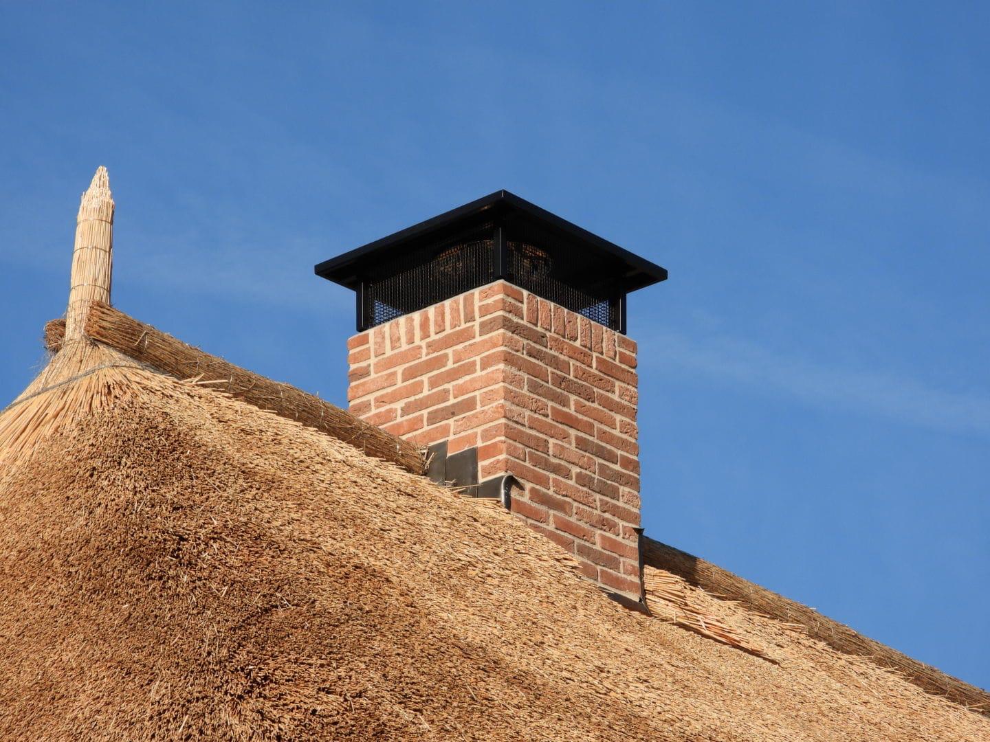 prefab schoorsteen rieten dak, rvs schoorsteenkap (4)